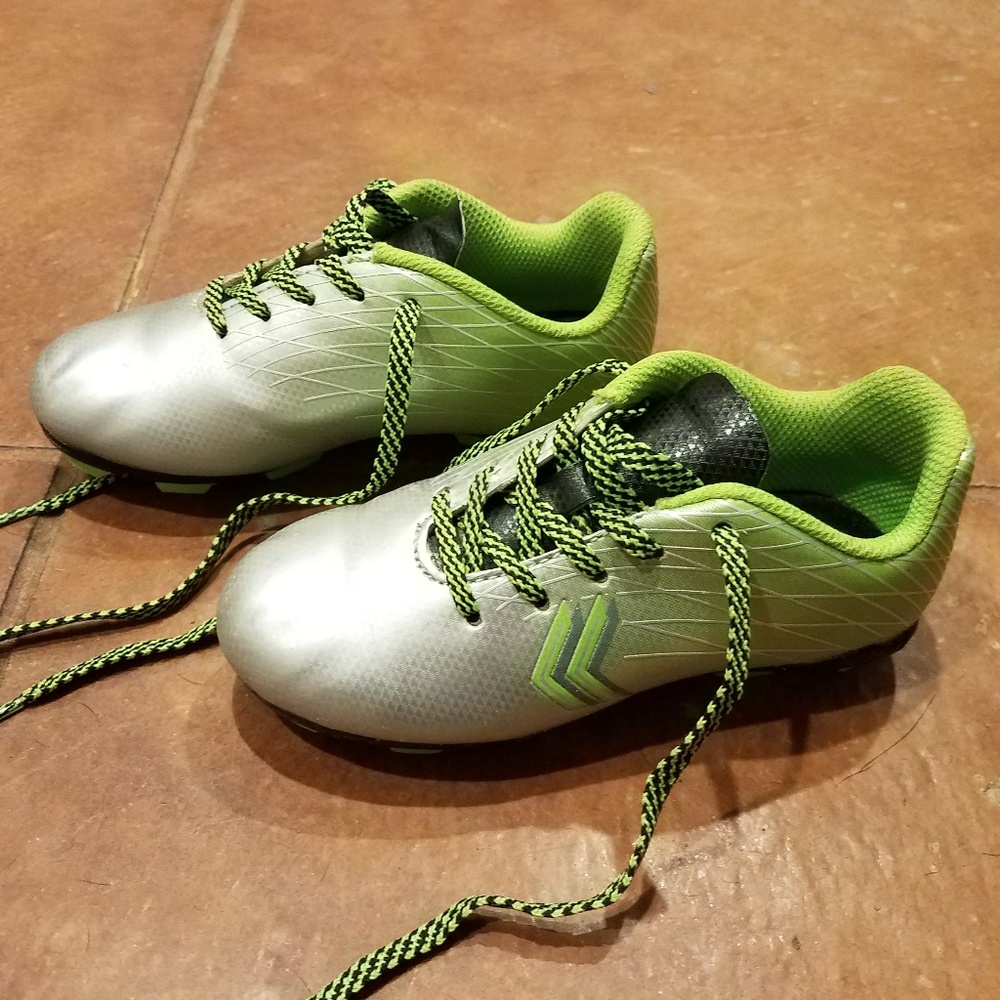 Soccer cleats size 10 toddler
